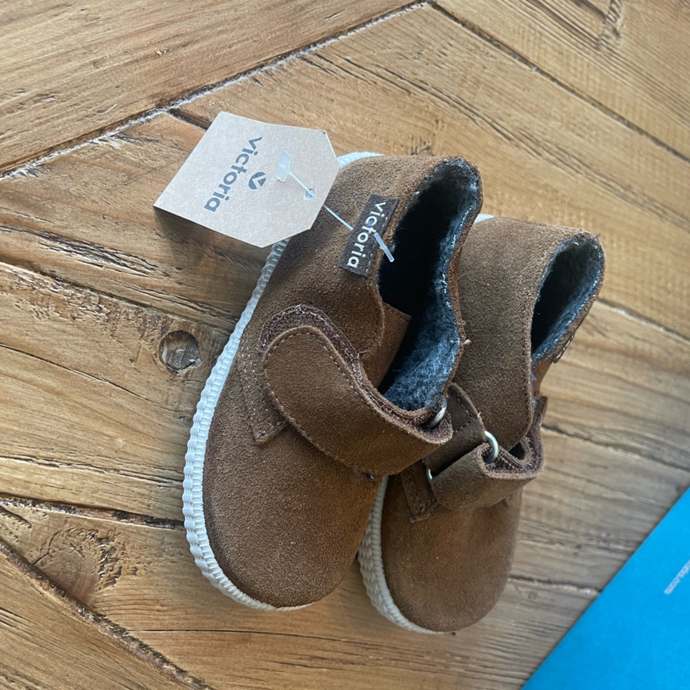 NWT Victoria Toddler shoes